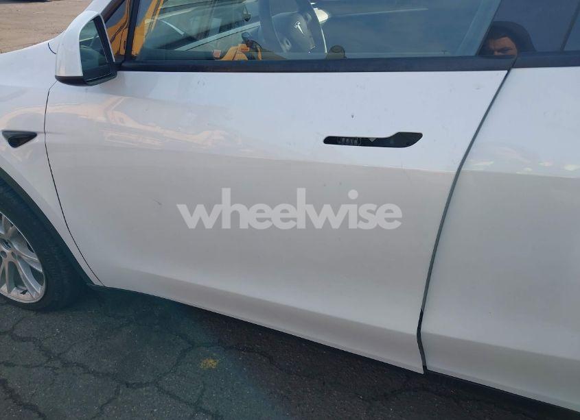 Photo 6 of 2023 Tesla Model Y AWD/LONG RANGE DUAL MOTOR ALL-WHEEL DRIVE (VIN 7SAYGDEE2PA155638)