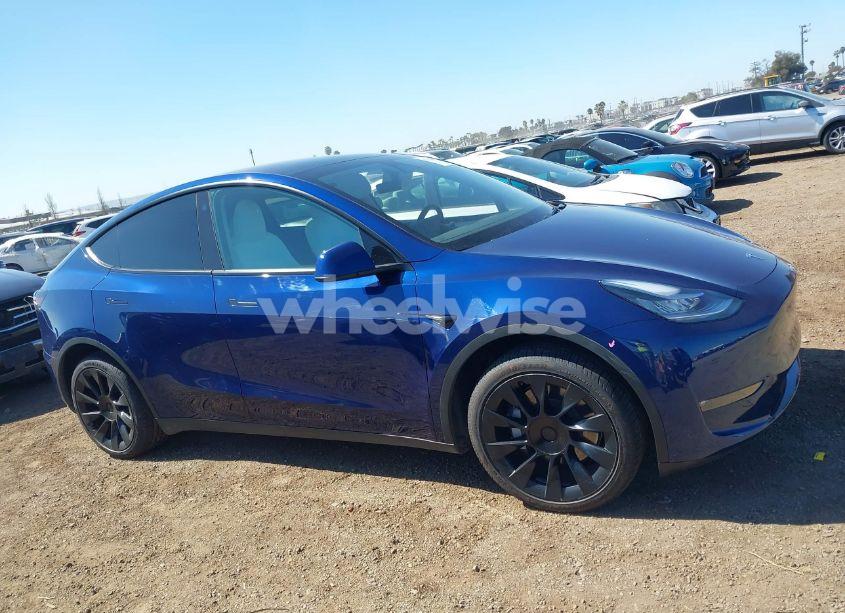 Photo 13 of 2023 Tesla Model Y AWD/LONG RANGE DUAL MOTOR ALL-WHEEL DRIVE (VIN 7SAYGDEE2PF614833)