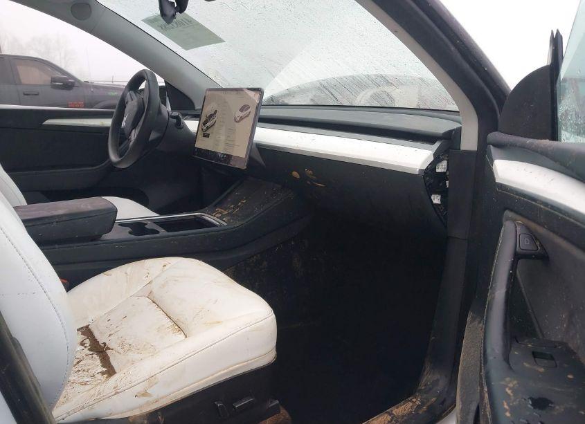 Photo 5 of 2023 Tesla Model Y AWD/LONG RANGE DUAL MOTOR ALL-WHEEL DRIVE (VIN 7SAYGDEE2PF701227)