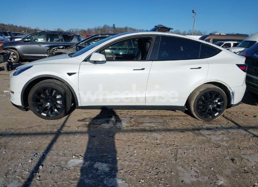 Photo 14 of 2023 Tesla Model Y AWD/LONG RANGE DUAL MOTOR ALL-WHEEL DRIVE (VIN 7SAYGDEE2PF855551)