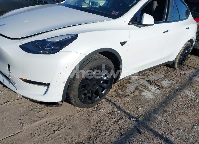 Photo 6 of 2023 Tesla Model Y AWD/LONG RANGE DUAL MOTOR ALL-WHEEL DRIVE (VIN 7SAYGDEE2PF855551)