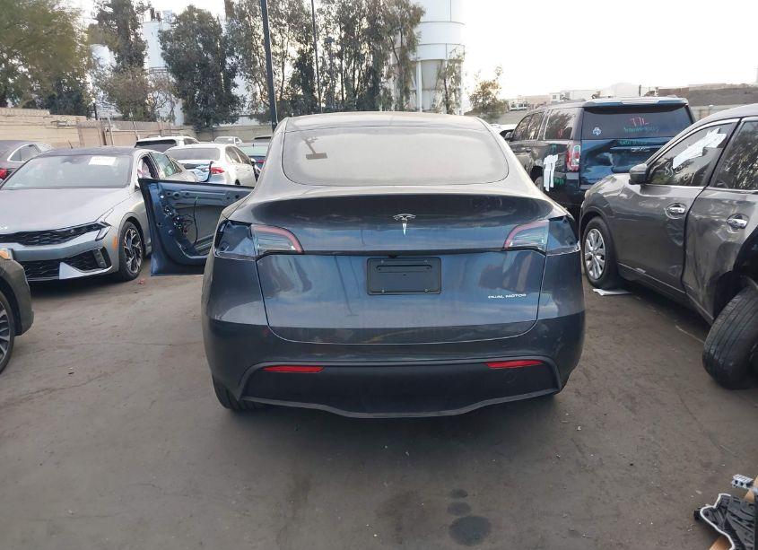 Photo 17 of 2023 Tesla Model Y AWD/LONG RANGE DUAL MOTOR ALL-WHEEL DRIVE (VIN 7SAYGDEE2PF885276)