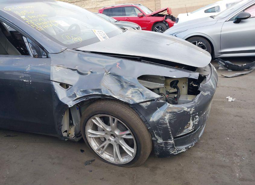 Photo 6 of 2023 Tesla Model Y AWD/LONG RANGE DUAL MOTOR ALL-WHEEL DRIVE (VIN 7SAYGDEE2PF885276)