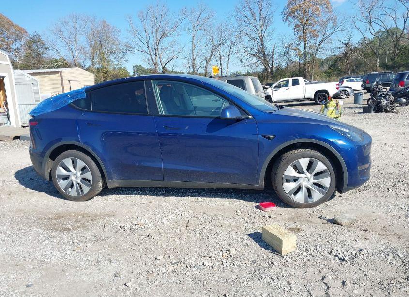 Photo 12 of 2024 Tesla Model Y LONG RANGE DUAL MOTOR ALL-WHEEL DRIVE (VIN 7SAYGDEE2RA225741)