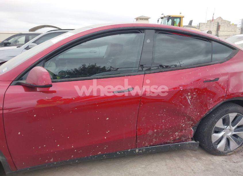 Photo 14 of 2024 Tesla Model Y LONG RANGE DUAL MOTOR ALL-WHEEL DRIVE (VIN 7SAYGDEE2RA268086)