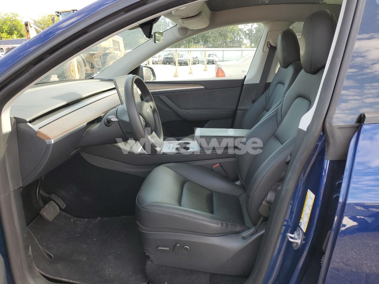 Photo 7 of 2024 TESLA MODEL Y (VIN 7SAYGDEE2RA285471)