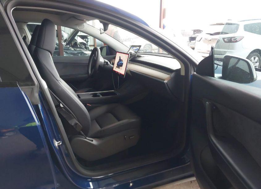 Photo 5 of 2022 Tesla Model Y LONG RANGE DUAL MOTOR ALL-WHEEL DRIVE (VIN 7SAYGDEE3NA001744)