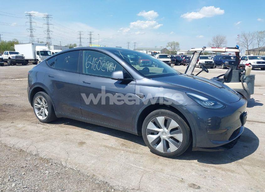 2022 Tesla Model Y LONG RANGE DUAL MOTOR ALL-WHEEL DRIVE (VIN 7SAYGDEE3NA007737) main photo