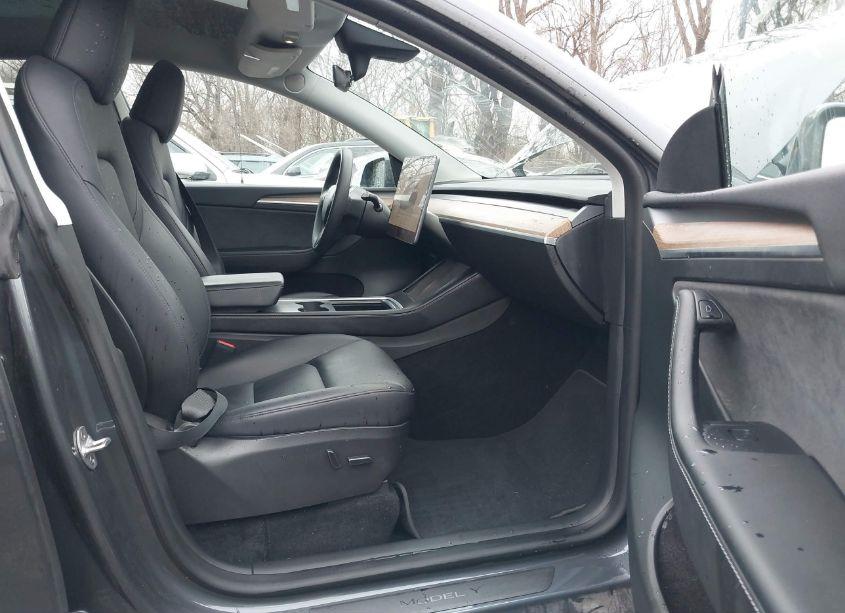 Photo 5 of 2022 Tesla Model Y LONG RANGE DUAL MOTOR ALL-WHEEL DRIVE (VIN 7SAYGDEE3NA018379)