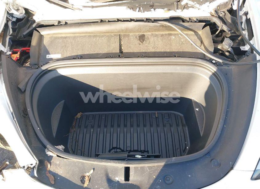 Photo 10 of 2022 Tesla Model Y LONG RANGE DUAL MOTOR ALL-WHEEL DRIVE (VIN 7SAYGDEE3NF331645)