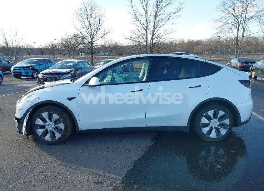 Photo 13 of 2022 Tesla Model Y LONG RANGE DUAL MOTOR ALL-WHEEL DRIVE (VIN 7SAYGDEE3NF331645)