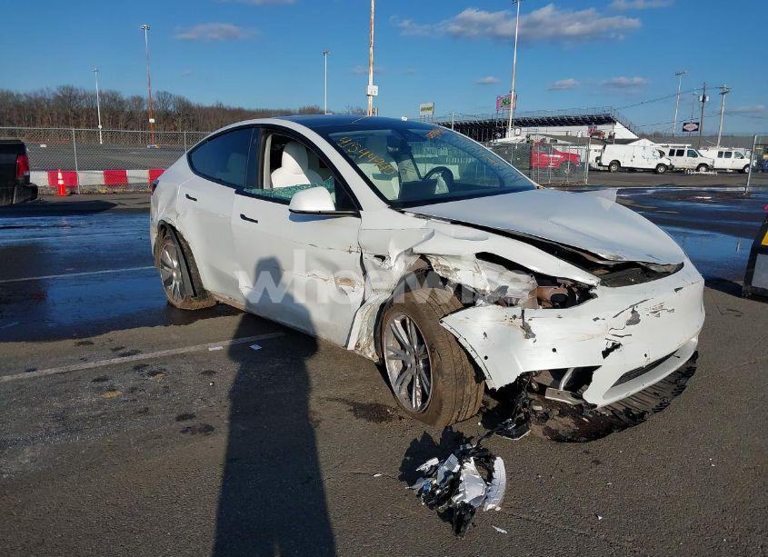 Photo 6 of 2022 Tesla Model Y LONG RANGE DUAL MOTOR ALL-WHEEL DRIVE (VIN 7SAYGDEE3NF331645)