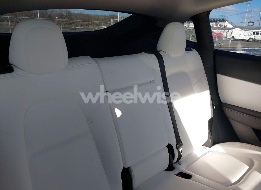 Photo 8 of 2022 Tesla Model Y LONG RANGE DUAL MOTOR ALL-WHEEL DRIVE (VIN 7SAYGDEE3NF331645)