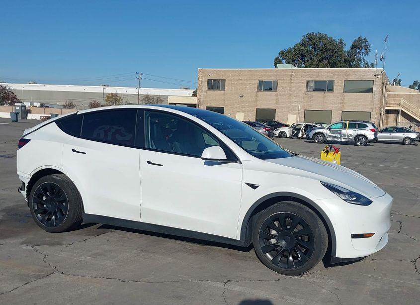 2022 Tesla Model Y LONG RANGE DUAL MOTOR ALL-WHEEL DRIVE (VIN 7SAYGDEE3NF347201) main photo