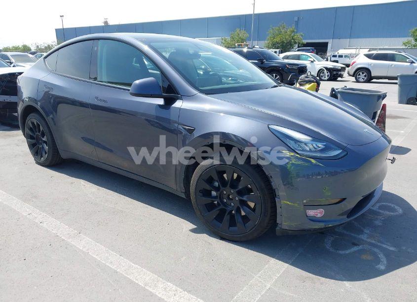 2022 Tesla Model Y LONG RANGE DUAL MOTOR ALL-WHEEL DRIVE (VIN 7SAYGDEE3NF422205) main photo