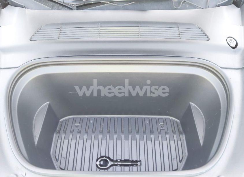 Photo 10 of 2022 Tesla Model Y LONG RANGE DUAL MOTOR ALL-WHEEL DRIVE (VIN 7SAYGDEE3NF422205)