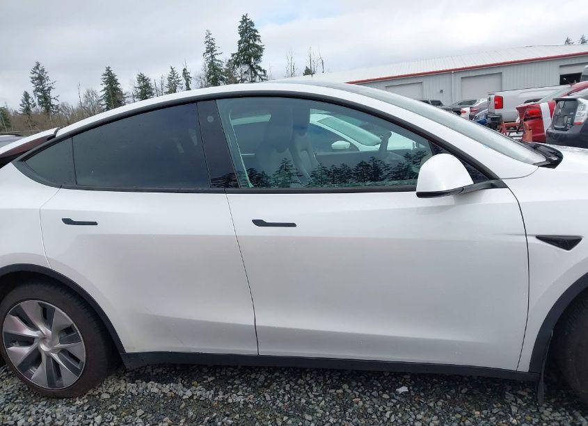 Photo 13 of 2022 Tesla Model Y LONG RANGE DUAL MOTOR ALL-WHEEL DRIVE (VIN 7SAYGDEE3NF428795)