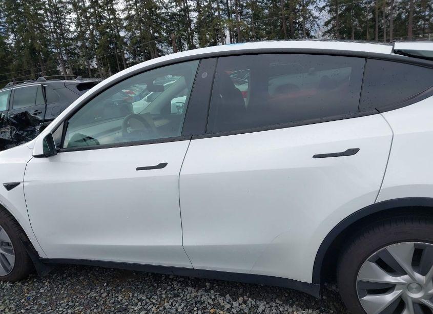 Photo 14 of 2022 Tesla Model Y LONG RANGE DUAL MOTOR ALL-WHEEL DRIVE (VIN 7SAYGDEE3NF428795)