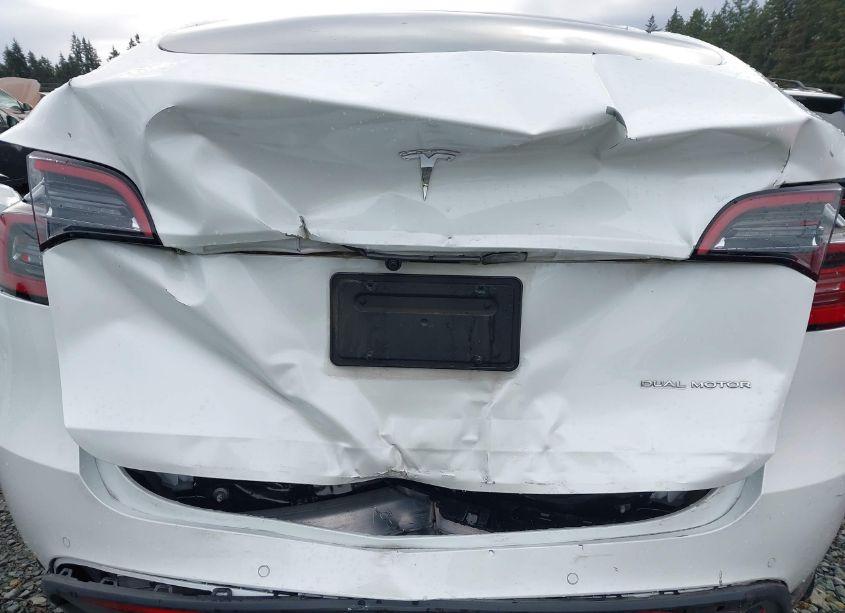 Photo 6 of 2022 Tesla Model Y LONG RANGE DUAL MOTOR ALL-WHEEL DRIVE (VIN 7SAYGDEE3NF428795)