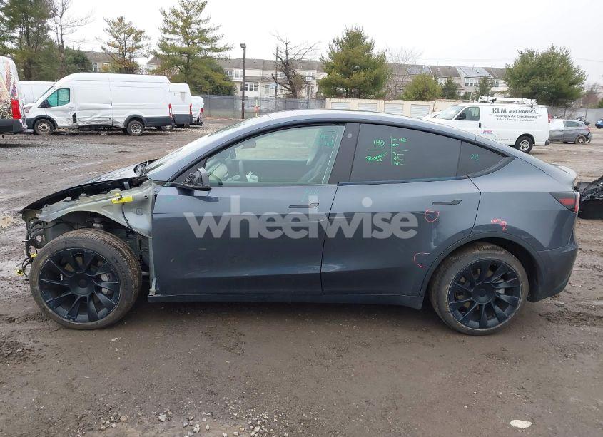 Photo 15 of 2022 Tesla Model Y LONG RANGE DUAL MOTOR ALL-WHEEL DRIVE (VIN 7SAYGDEE3NF455642)
