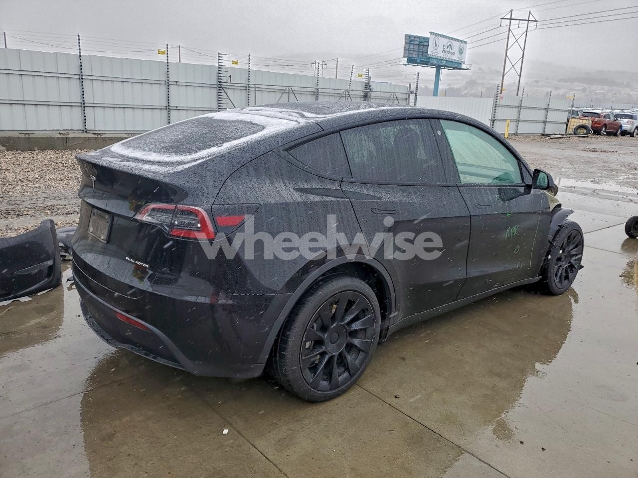 Photo 3 of 2022 TESLA MODEL Y (VIN 7SAYGDEE3NF480573)
