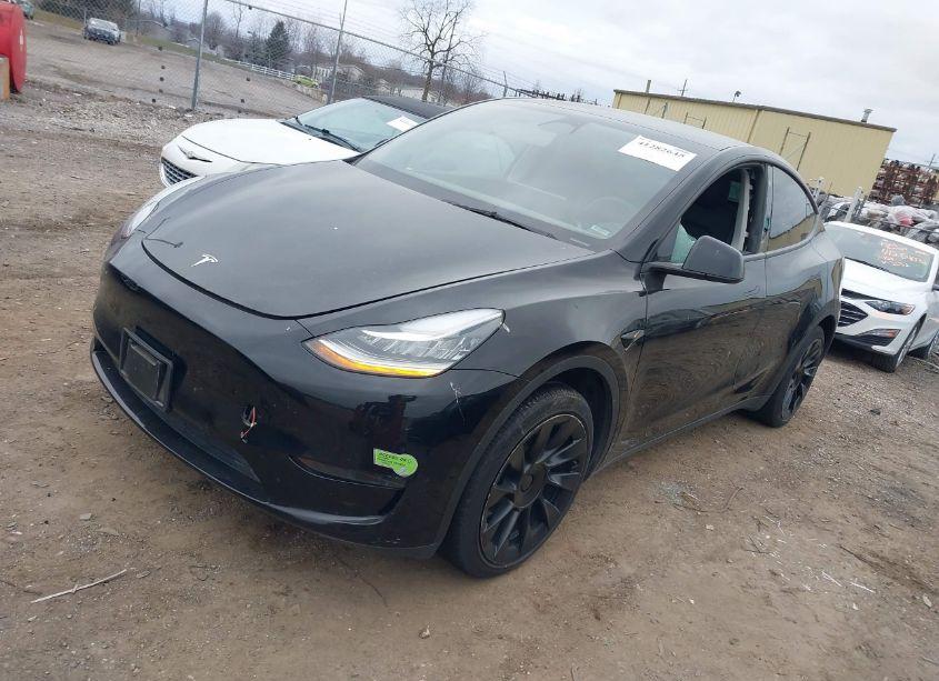 Photo 2 of 2023 Tesla Model Y AWD/LONG RANGE DUAL MOTOR ALL-WHEEL DRIVE (VIN 7SAYGDEE3PA042779)