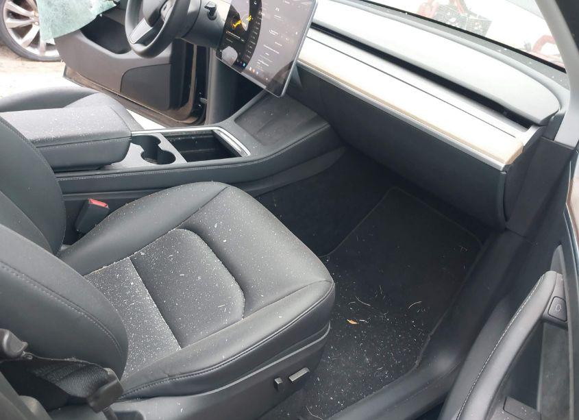 Photo 5 of 2023 Tesla Model Y AWD/LONG RANGE DUAL MOTOR ALL-WHEEL DRIVE (VIN 7SAYGDEE3PA042779)