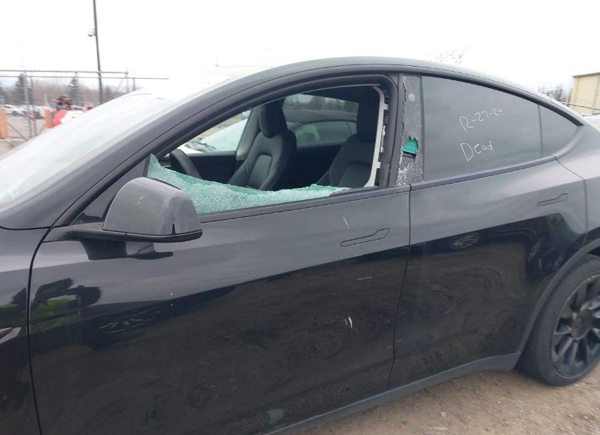 Photo 6 of 2023 Tesla Model Y AWD/LONG RANGE DUAL MOTOR ALL-WHEEL DRIVE (VIN 7SAYGDEE3PA042779)