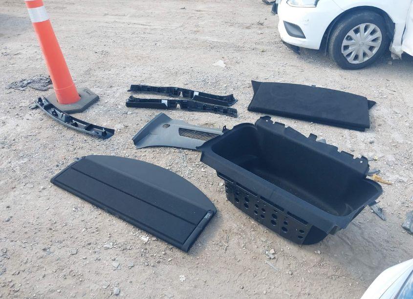 Photo 11 of 2023 Tesla Model Y AWD/LONG RANGE DUAL MOTOR ALL-WHEEL DRIVE (VIN 7SAYGDEE3PA050610)