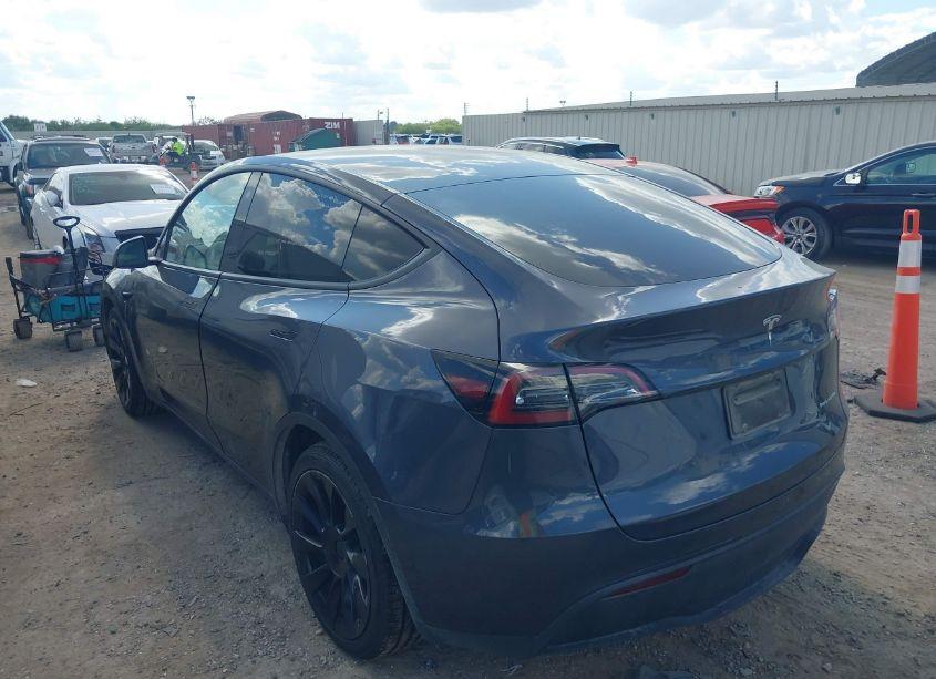 Photo 3 of 2023 Tesla Model Y AWD/LONG RANGE DUAL MOTOR ALL-WHEEL DRIVE (VIN 7SAYGDEE3PA050610)