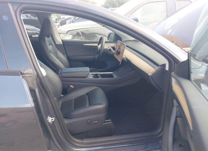 Photo 5 of 2023 Tesla Model Y AWD/LONG RANGE DUAL MOTOR ALL-WHEEL DRIVE (VIN 7SAYGDEE3PA050610)