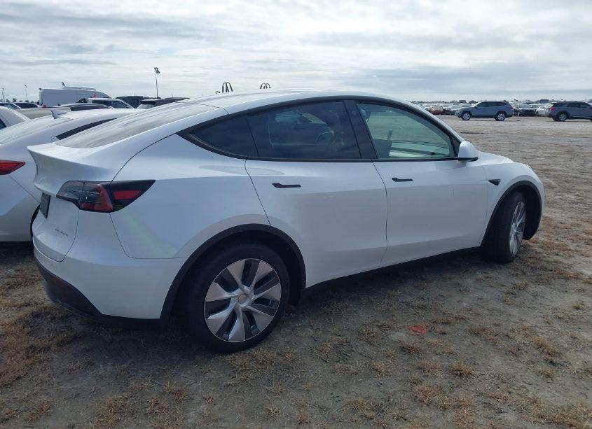 Photo 4 of 2023 Tesla Model Y AWD/LONG RANGE DUAL MOTOR ALL-WHEEL DRIVE (VIN 7SAYGDEE3PA085924)