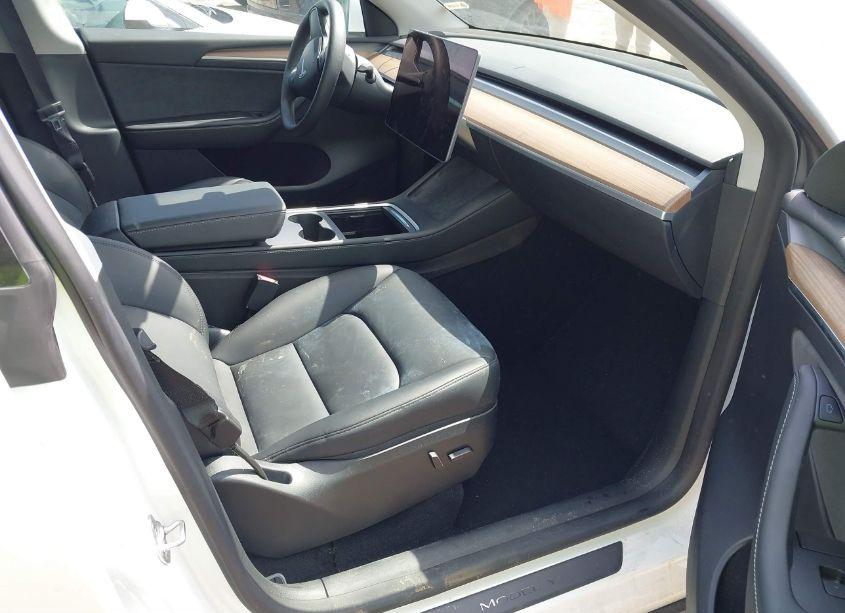 Photo 5 of 2023 Tesla Model Y AWD/LONG RANGE DUAL MOTOR ALL-WHEEL DRIVE (VIN 7SAYGDEE3PA085924)