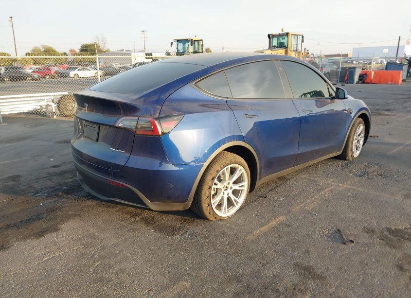 Photo 4 of 2023 Tesla Model Y AWD/LONG RANGE DUAL MOTOR ALL-WHEEL DRIVE (VIN 7SAYGDEE3PA116752)