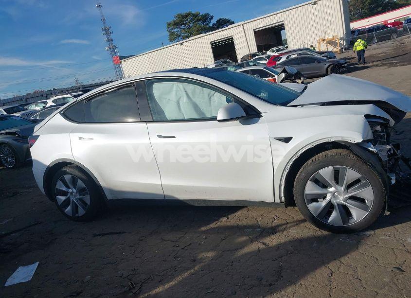 Photo 13 of 2023 Tesla Model Y AWD/LONG RANGE DUAL MOTOR ALL-WHEEL DRIVE (VIN 7SAYGDEE3PA130666)