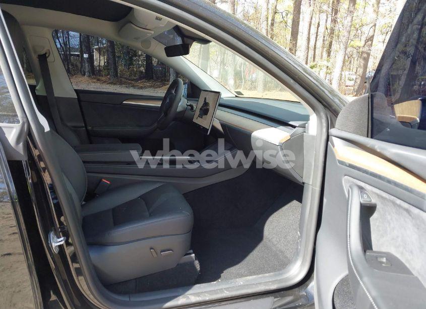 Photo 5 of 2023 Tesla Model Y AWD/LONG RANGE DUAL MOTOR ALL-WHEEL DRIVE (VIN 7SAYGDEE3PA193363)