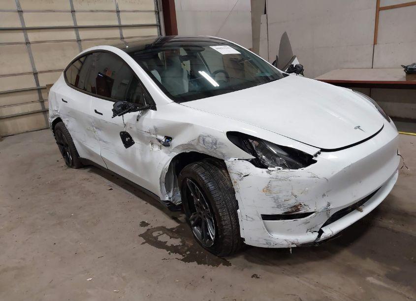 2024 Tesla Model Y LONG RANGE DUAL MOTOR ALL-WHEEL DRIVE (VIN 7SAYGDEE3RA301337) main photo