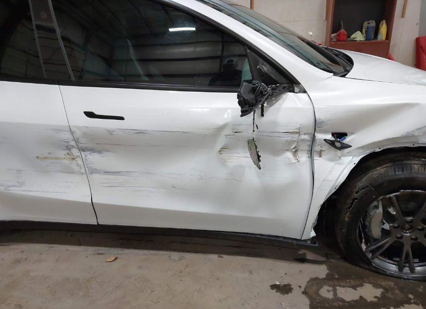 Photo 12 of 2024 Tesla Model Y LONG RANGE DUAL MOTOR ALL-WHEEL DRIVE (VIN 7SAYGDEE3RA301337)