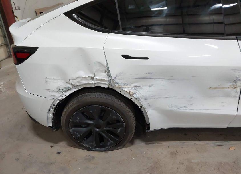 Photo 20 of 2024 Tesla Model Y LONG RANGE DUAL MOTOR ALL-WHEEL DRIVE (VIN 7SAYGDEE3RA301337)