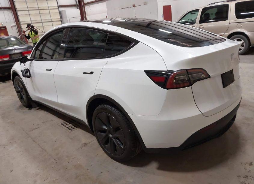 Photo 3 of 2024 Tesla Model Y LONG RANGE DUAL MOTOR ALL-WHEEL DRIVE (VIN 7SAYGDEE3RA301337)