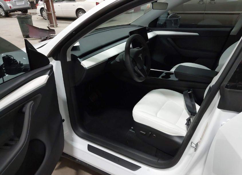 Photo 5 of 2024 Tesla Model Y LONG RANGE DUAL MOTOR ALL-WHEEL DRIVE (VIN 7SAYGDEE3RA301337)