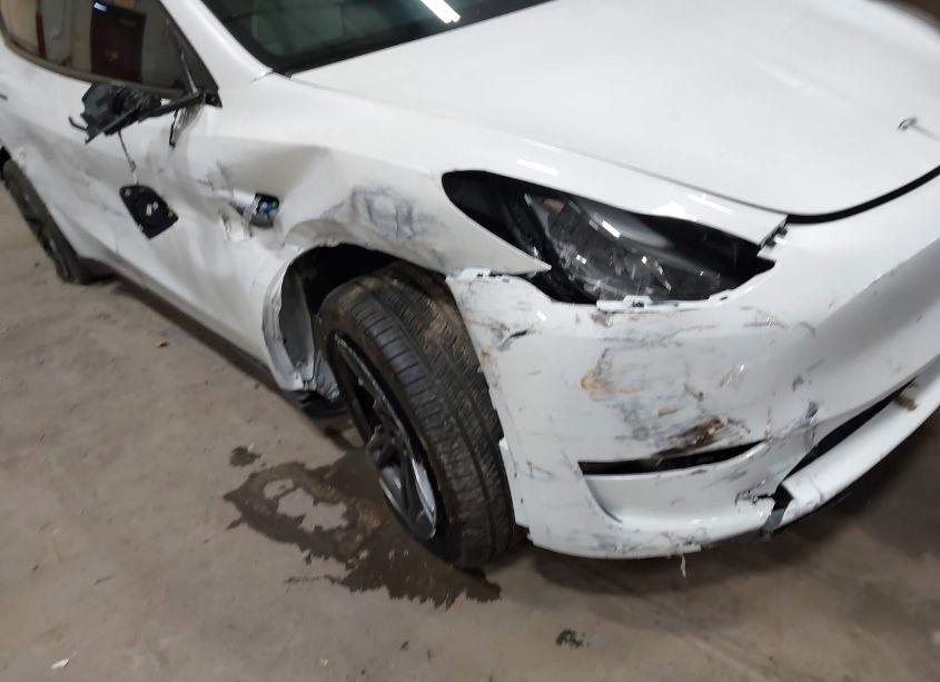 Photo 6 of 2024 Tesla Model Y LONG RANGE DUAL MOTOR ALL-WHEEL DRIVE (VIN 7SAYGDEE3RA301337)