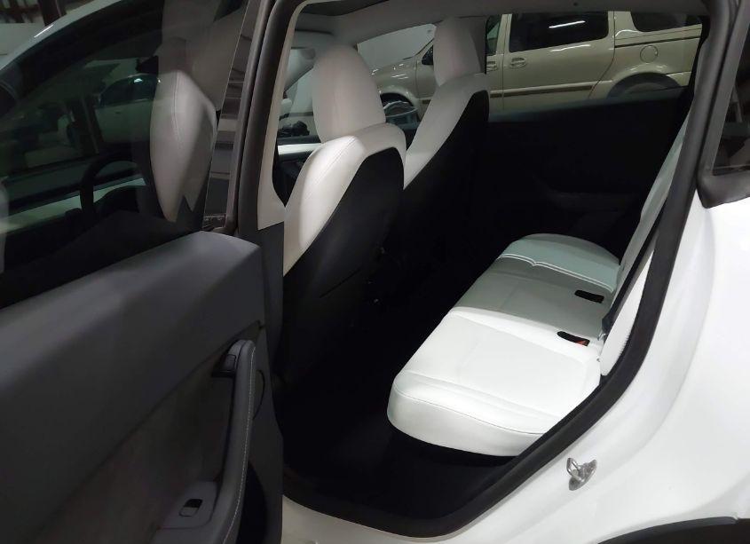 Photo 8 of 2024 Tesla Model Y LONG RANGE DUAL MOTOR ALL-WHEEL DRIVE (VIN 7SAYGDEE3RA301337)