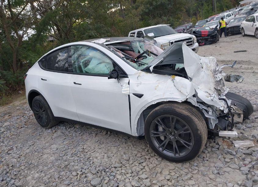 Photo 12 of 2024 Tesla Model Y LONG RANGE DUAL MOTOR ALL-WHEEL DRIVE (VIN 7SAYGDEE3RA317909)