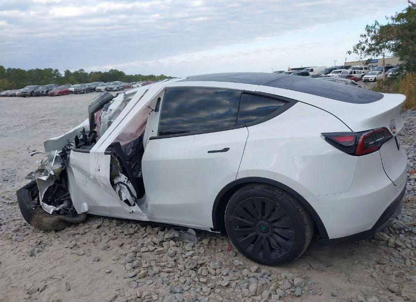 Photo 13 of 2024 Tesla Model Y LONG RANGE DUAL MOTOR ALL-WHEEL DRIVE (VIN 7SAYGDEE3RA317909)