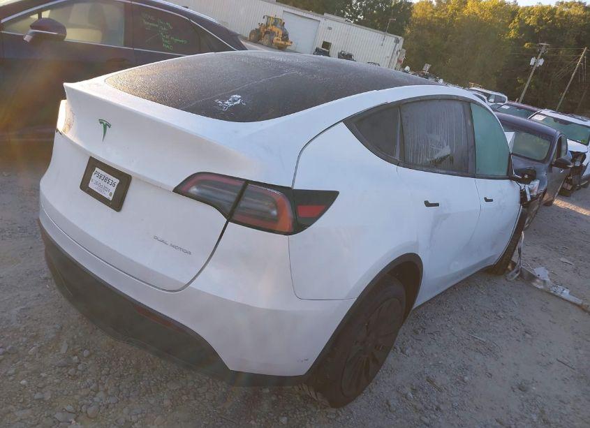 Photo 4 of 2024 Tesla Model Y LONG RANGE DUAL MOTOR ALL-WHEEL DRIVE (VIN 7SAYGDEE3RA317909)