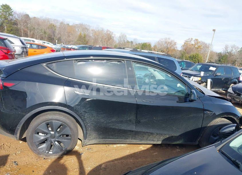 Photo 13 of 2024 Tesla Model Y LONG RANGE DUAL MOTOR ALL-WHEEL DRIVE (VIN 7SAYGDEE3RA329560)