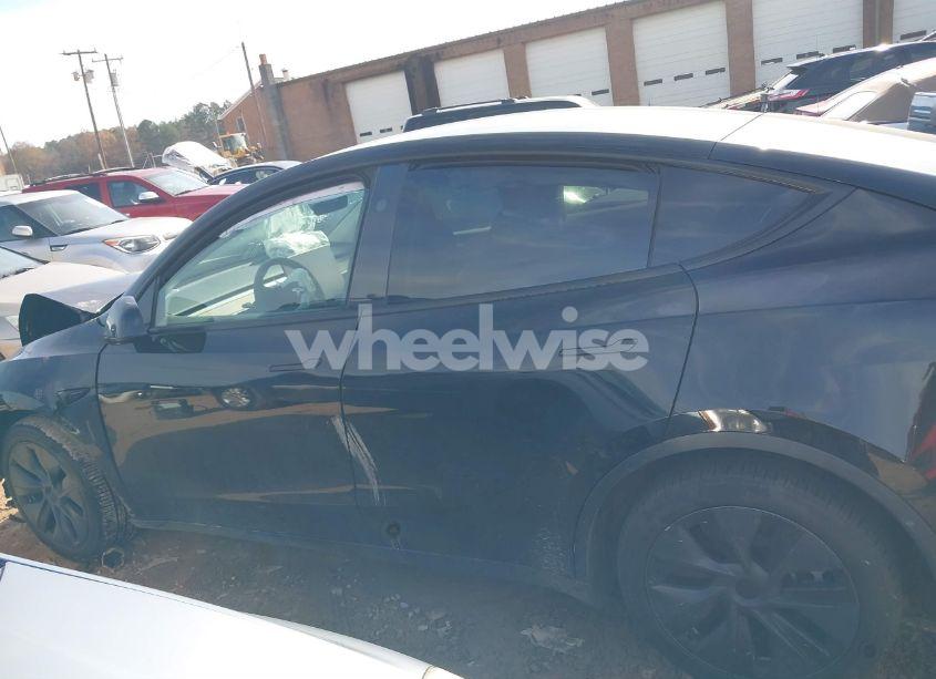 Photo 14 of 2024 Tesla Model Y LONG RANGE DUAL MOTOR ALL-WHEEL DRIVE (VIN 7SAYGDEE3RA329560)