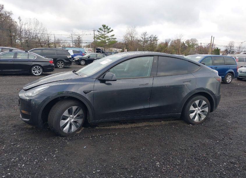 Photo 13 of 2024 Tesla Model Y LONG RANGE DUAL MOTOR ALL-WHEEL DRIVE (VIN 7SAYGDEE3RF033716)