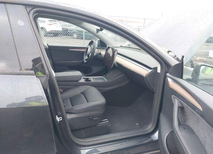 Photo 5 of 2024 Tesla Model Y LONG RANGE DUAL MOTOR ALL-WHEEL DRIVE (VIN 7SAYGDEE3RF033716)